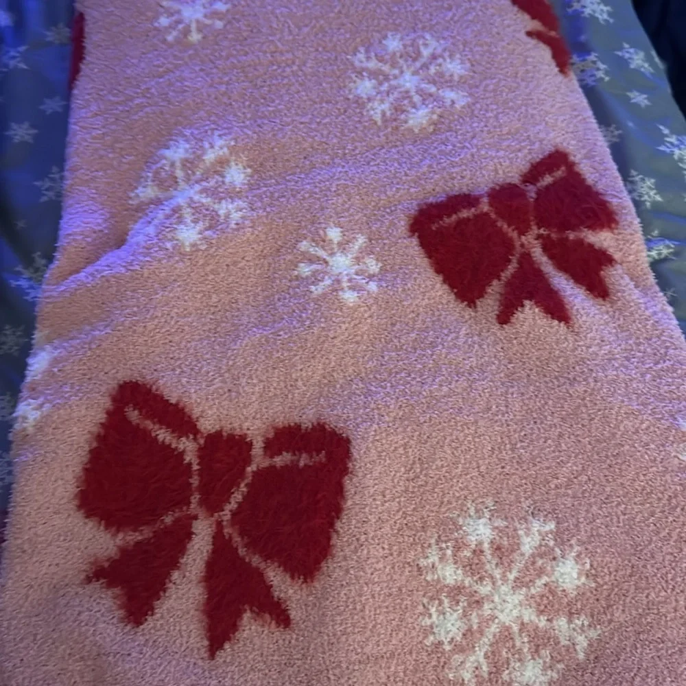 Bows 🎀 SnowFlakes ❄️ Pink Holiday Christmas Knitted Oversized Throw Blanket